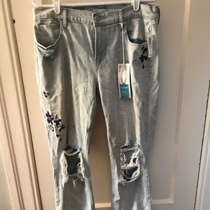 Light Wash Boyfriend Jeans